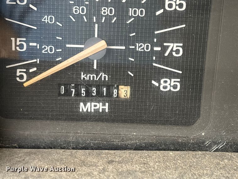 image for item EJ7691 1985 Ford F800 oil distributor truck