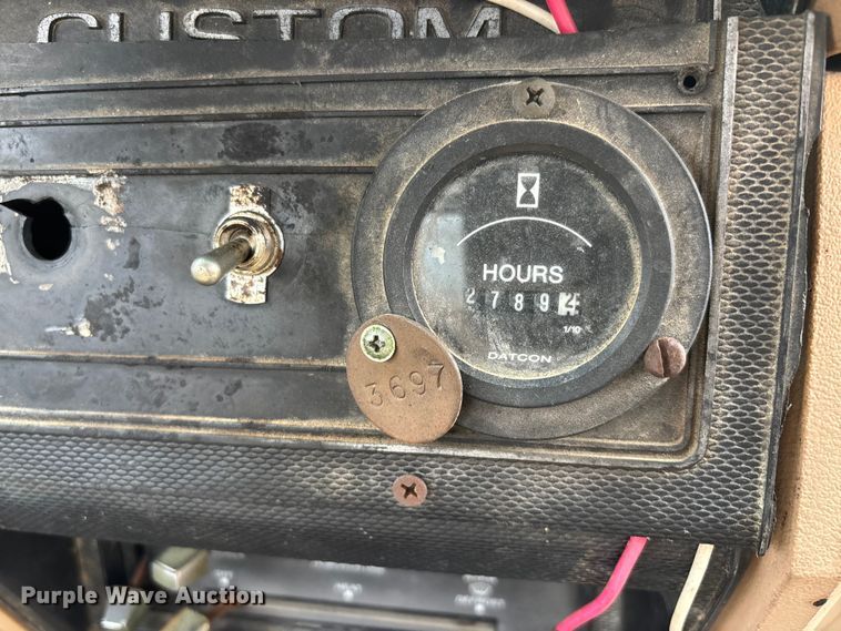 image for item EJ7691 1985 Ford F800 oil distributor truck