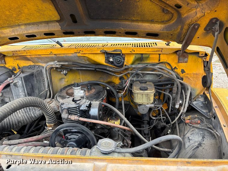 image for item EJ7691 1985 Ford F800 oil distributor truck