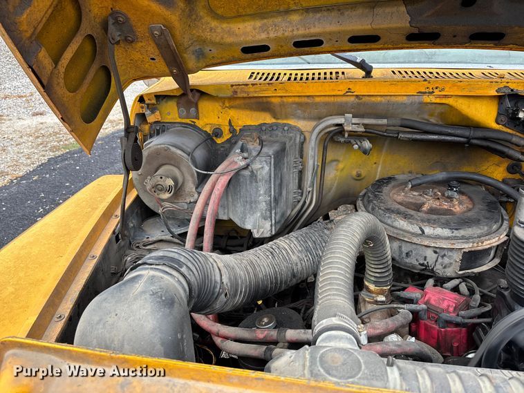 image for item EJ7691 1985 Ford F800 oil distributor truck