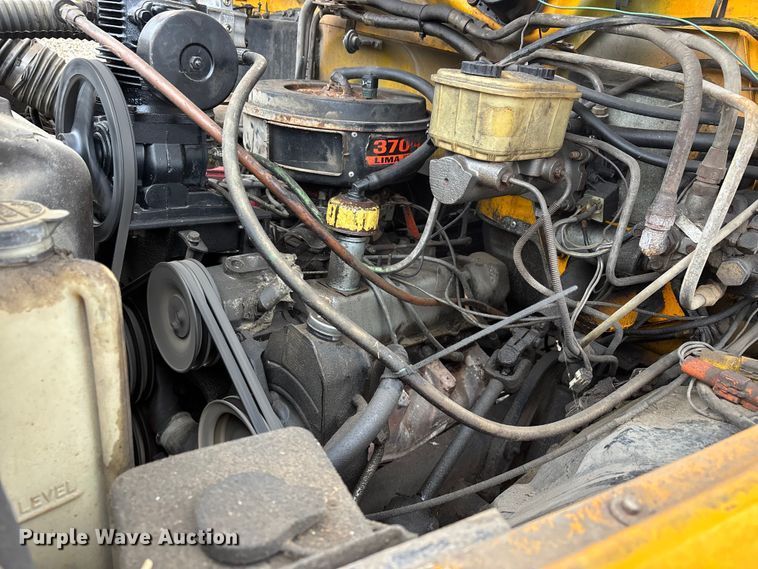 image for item EJ7691 1985 Ford F800 oil distributor truck