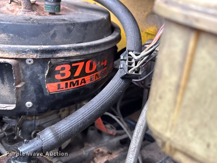 image for item EJ7691 1985 Ford F800 oil distributor truck