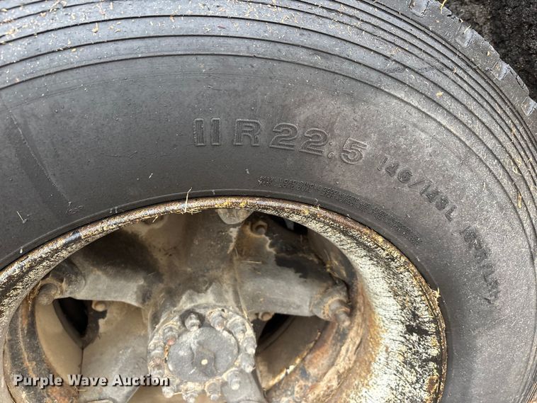 image for item EJ7691 1985 Ford F800 oil distributor truck