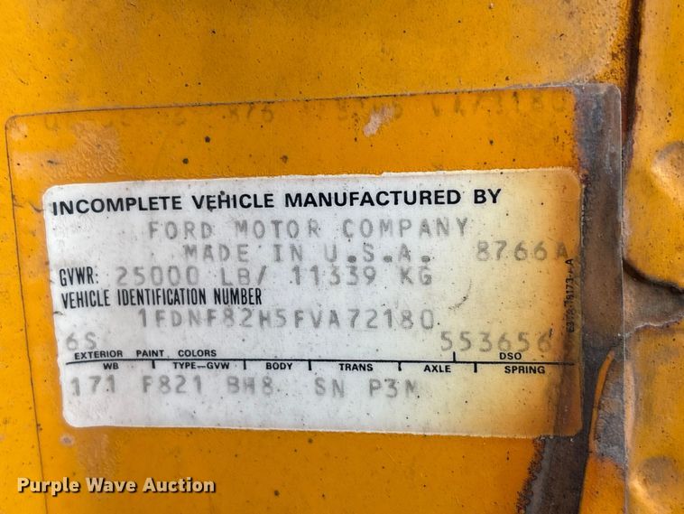 image for item EJ7691 1985 Ford F800 oil distributor truck