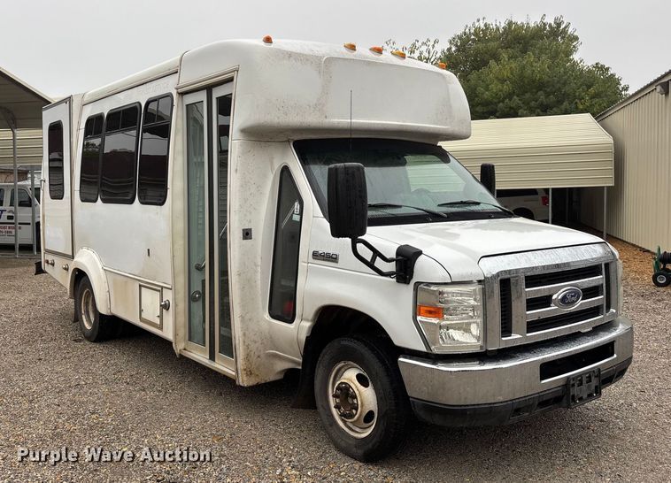 image for item EJ7697 2014 Ford E450 shuttle bus