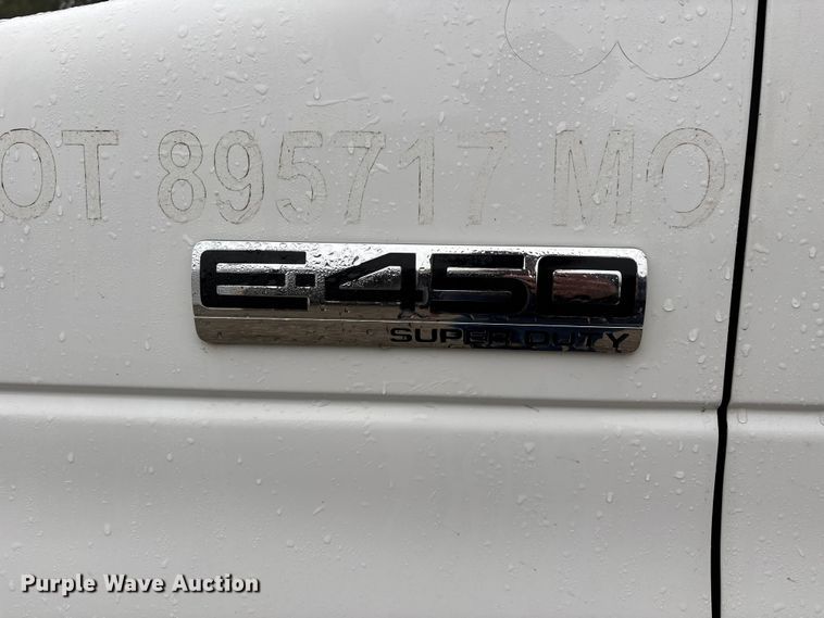 image for item EJ7697 2014 Ford E450 shuttle bus