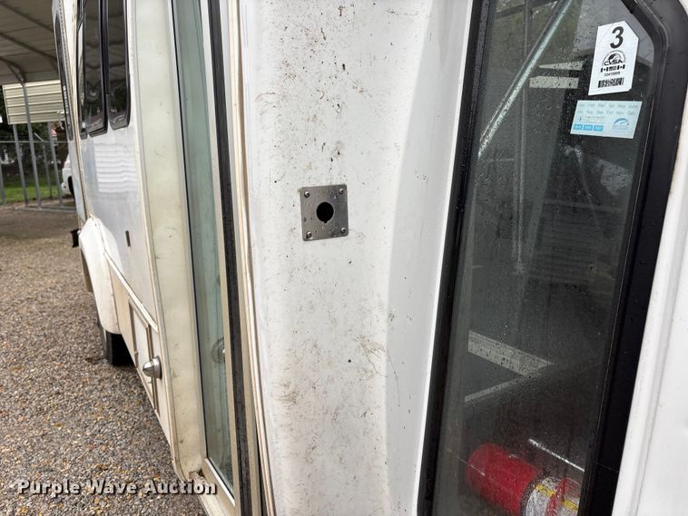 image for item EJ7697 2014 Ford E450 shuttle bus