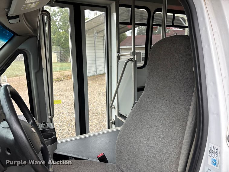 image for item EJ7697 2014 Ford E450 shuttle bus