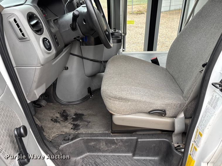 image for item EJ7697 2014 Ford E450 shuttle bus