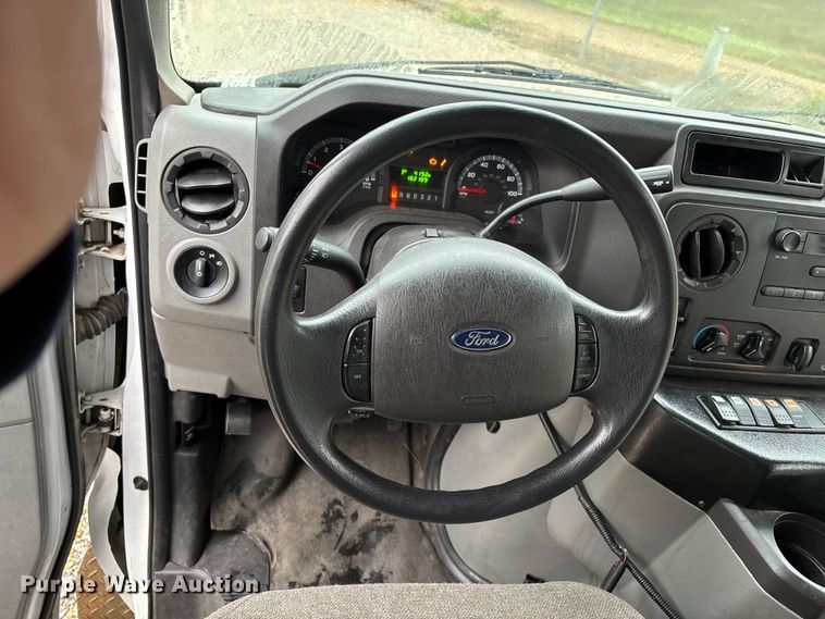 image for item EJ7697 2014 Ford E450 shuttle bus