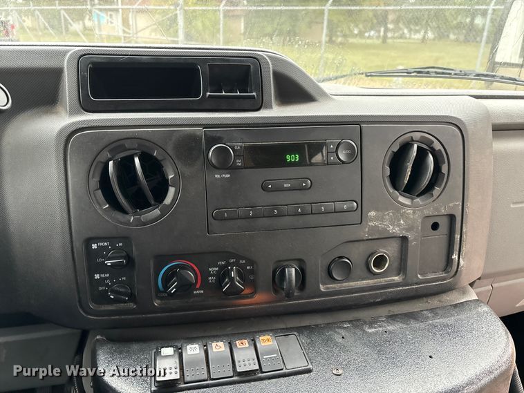 image for item EJ7697 2014 Ford E450 shuttle bus