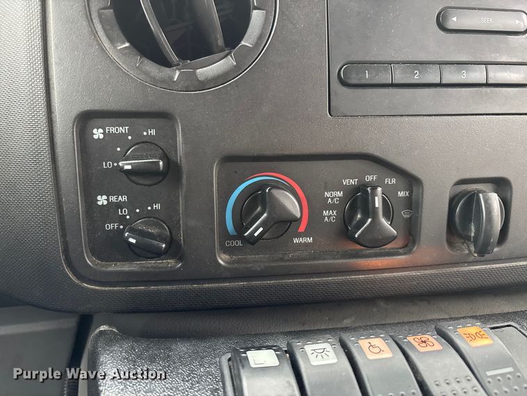 image for item EJ7697 2014 Ford E450 shuttle bus