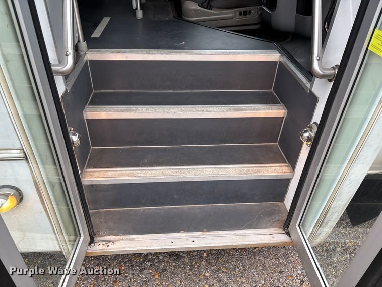 image for item EJ7697 2014 Ford E450 shuttle bus