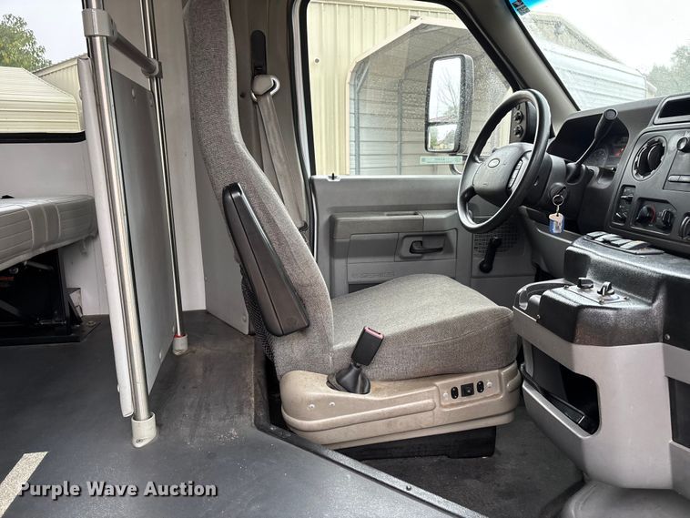 image for item EJ7697 2014 Ford E450 shuttle bus