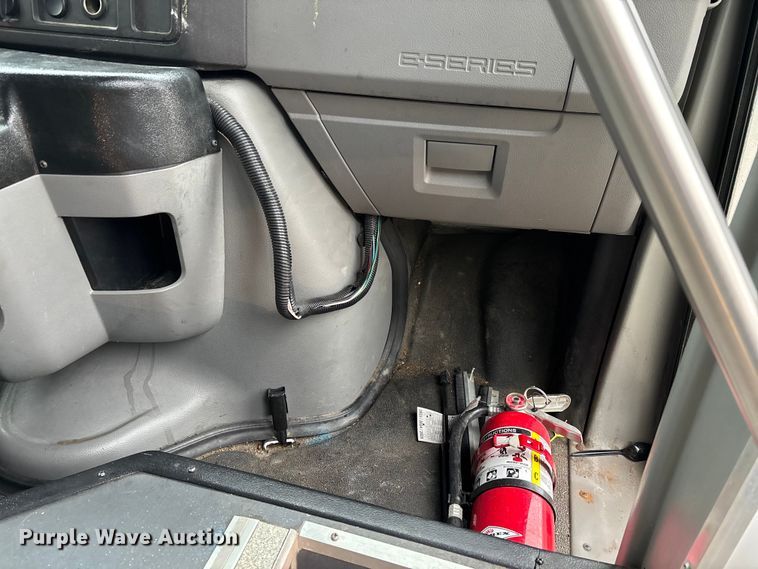 image for item EJ7697 2014 Ford E450 shuttle bus