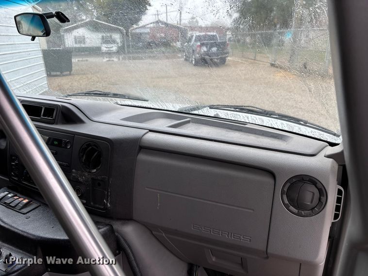 image for item EJ7697 2014 Ford E450 shuttle bus