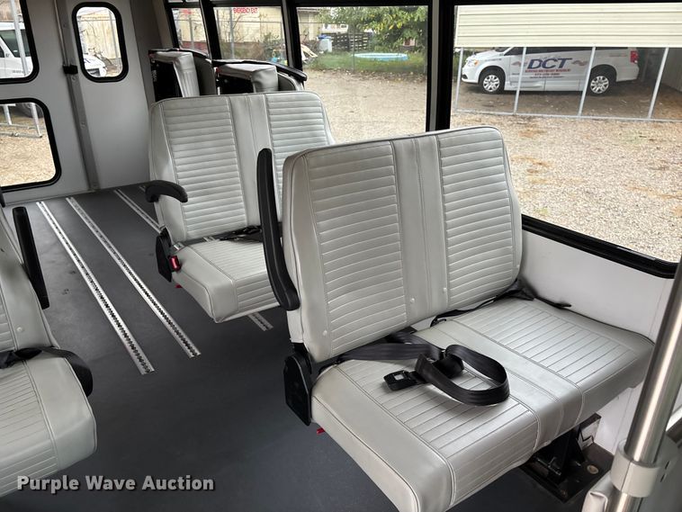 image for item EJ7697 2014 Ford E450 shuttle bus