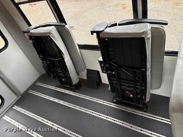 image for item EJ7697 2014 Ford E450 shuttle bus