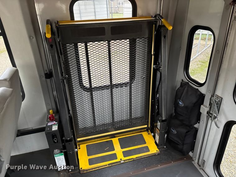 image for item EJ7697 2014 Ford E450 shuttle bus