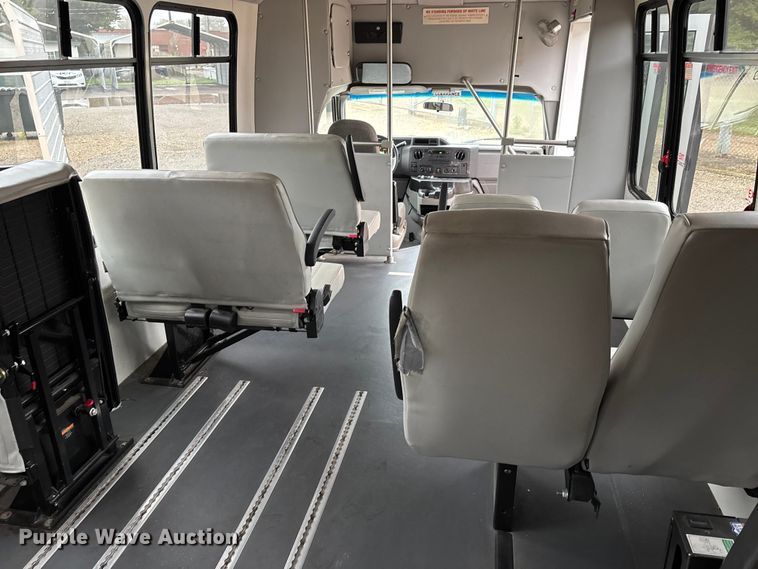 image for item EJ7697 2014 Ford E450 shuttle bus