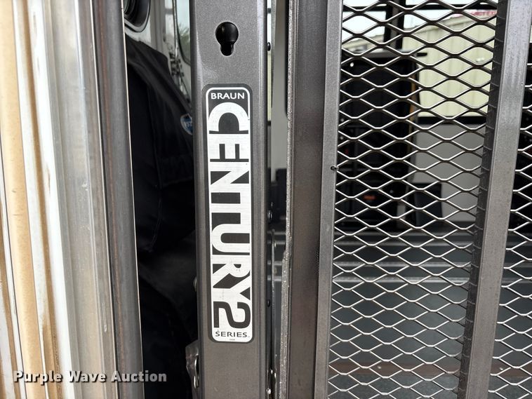 image for item EJ7697 2014 Ford E450 shuttle bus