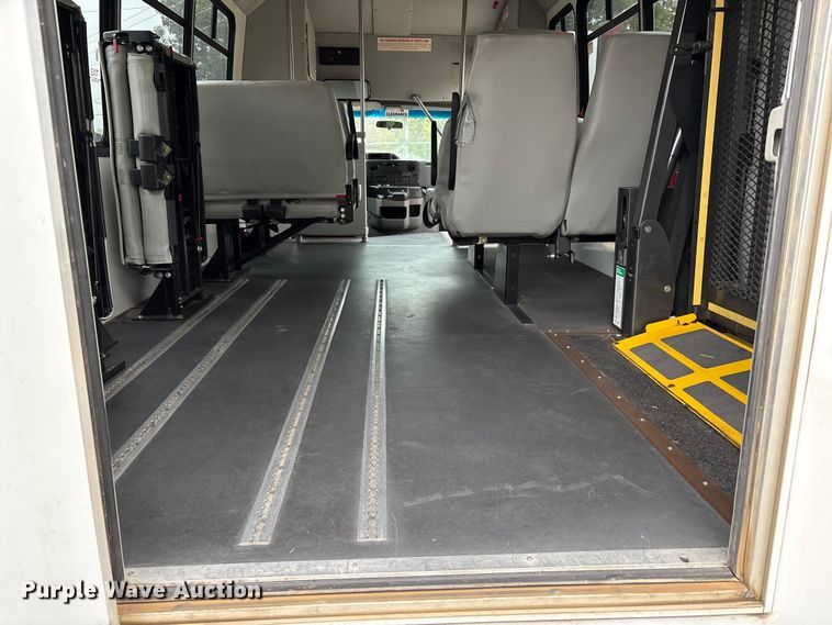 image for item EJ7697 2014 Ford E450 shuttle bus