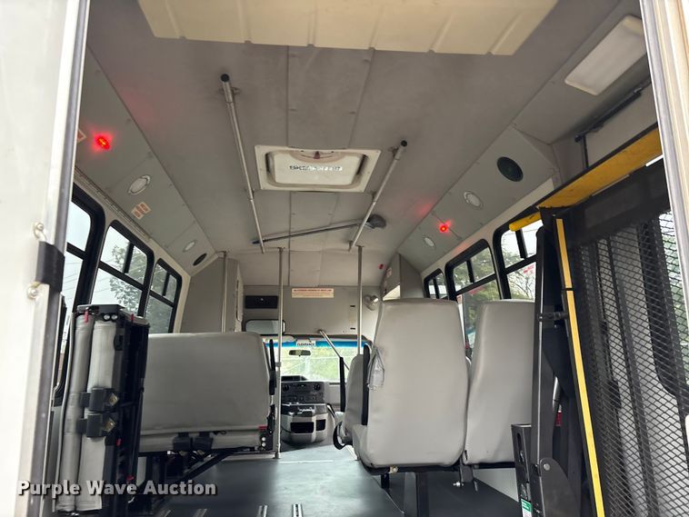 image for item EJ7697 2014 Ford E450 shuttle bus