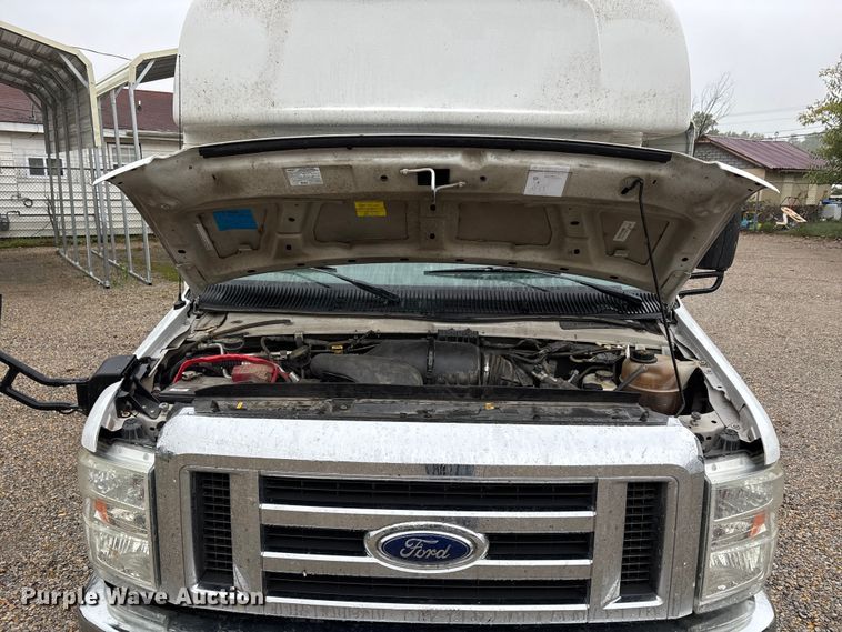 image for item EJ7697 2014 Ford E450 shuttle bus