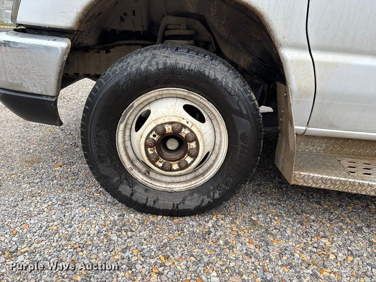 image for item EJ7697 2014 Ford E450 shuttle bus