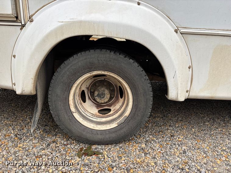 image for item EJ7697 2014 Ford E450 shuttle bus