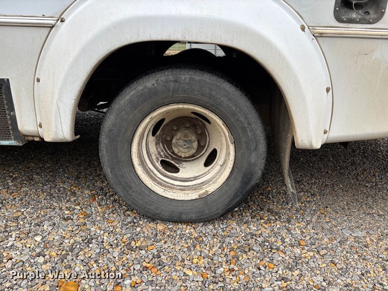 image for item EJ7697 2014 Ford E450 shuttle bus