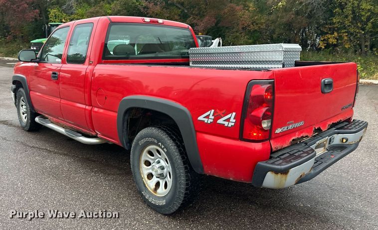 image for item EL0026 2005 Chevrolet Silverado 1500 Ext. Cab pickup truck