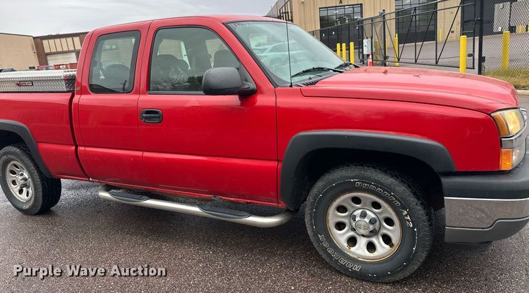 image for item EL0026 2005 Chevrolet Silverado 1500 Ext. Cab pickup truck