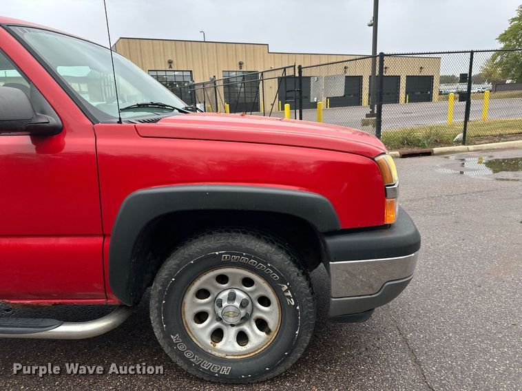 image for item EL0026 2005 Chevrolet Silverado 1500 Ext. Cab pickup truck