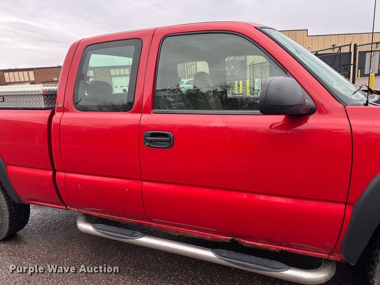 image for item EL0026 2005 Chevrolet Silverado 1500 Ext. Cab pickup truck