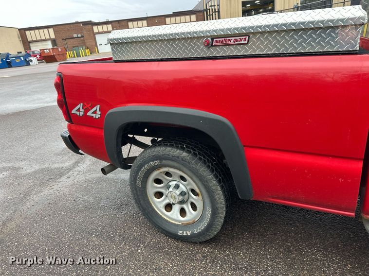 image for item EL0026 2005 Chevrolet Silverado 1500 Ext. Cab pickup truck