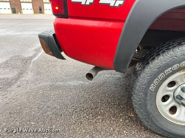 image for item EL0026 2005 Chevrolet Silverado 1500 Ext. Cab pickup truck