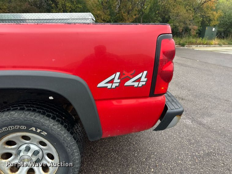 image for item EL0026 2005 Chevrolet Silverado 1500 Ext. Cab pickup truck
