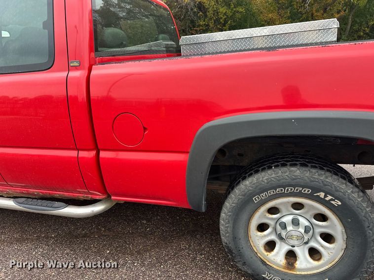 image for item EL0026 2005 Chevrolet Silverado 1500 Ext. Cab pickup truck