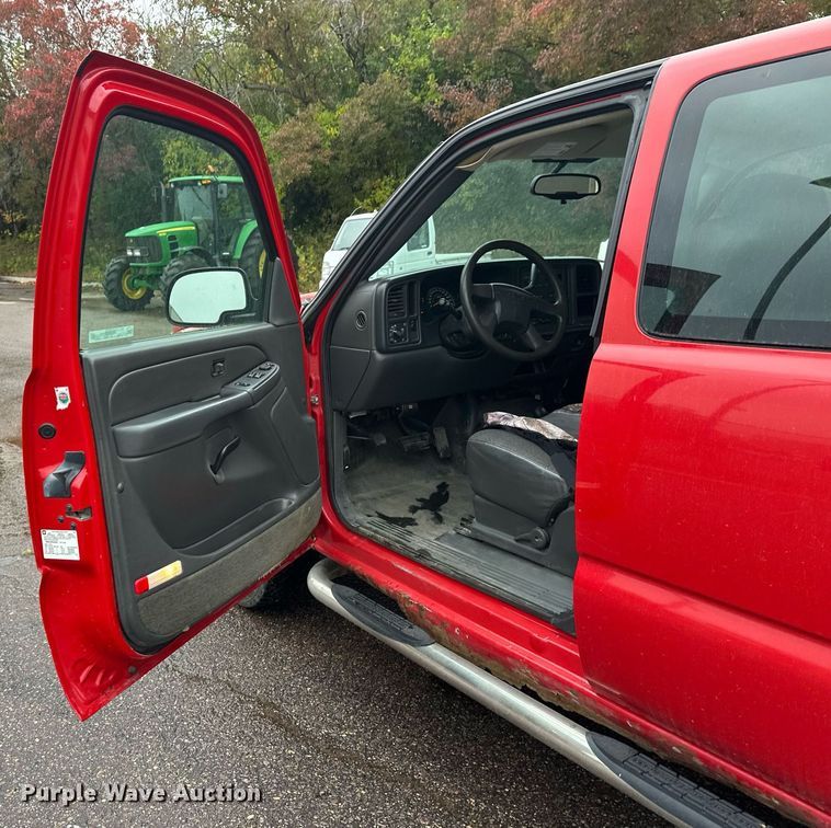 image for item EL0026 2005 Chevrolet Silverado 1500 Ext. Cab pickup truck