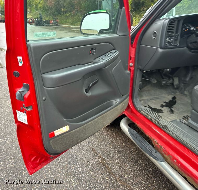 image for item EL0026 2005 Chevrolet Silverado 1500 Ext. Cab pickup truck