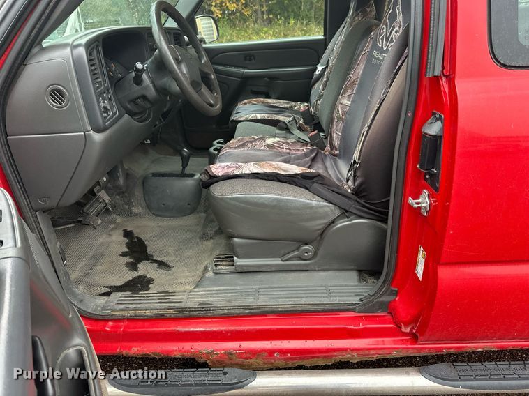 image for item EL0026 2005 Chevrolet Silverado 1500 Ext. Cab pickup truck