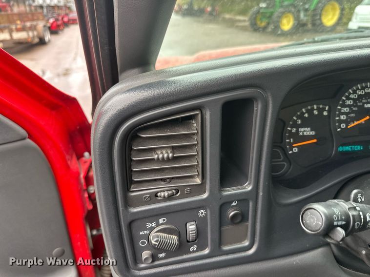 image for item EL0026 2005 Chevrolet Silverado 1500 Ext. Cab pickup truck