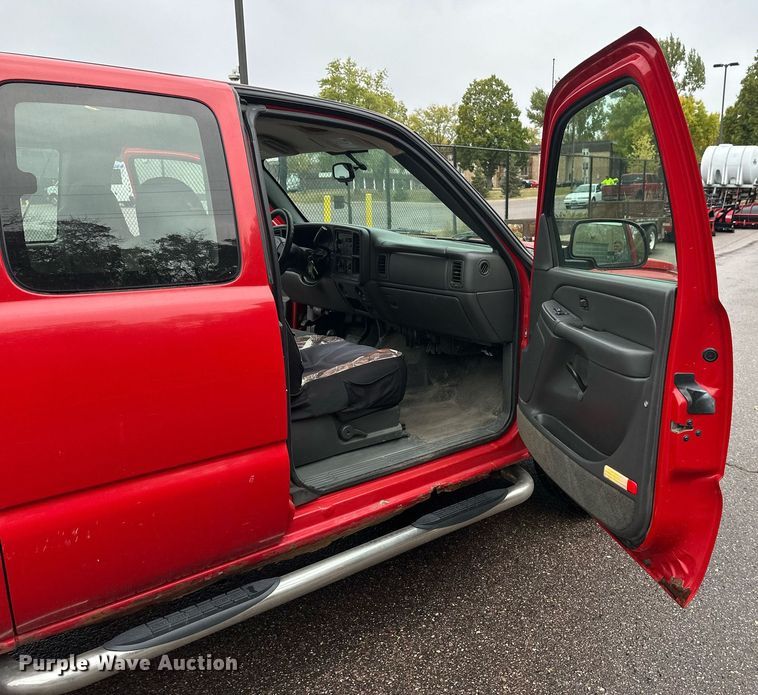 image for item EL0026 2005 Chevrolet Silverado 1500 Ext. Cab pickup truck