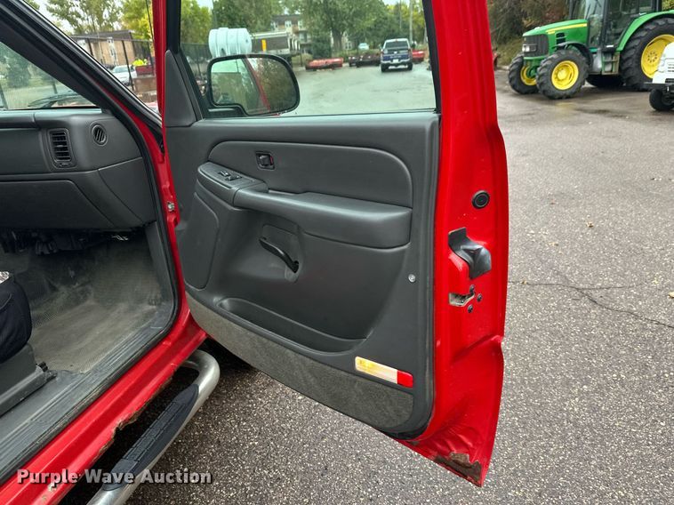 image for item EL0026 2005 Chevrolet Silverado 1500 Ext. Cab pickup truck