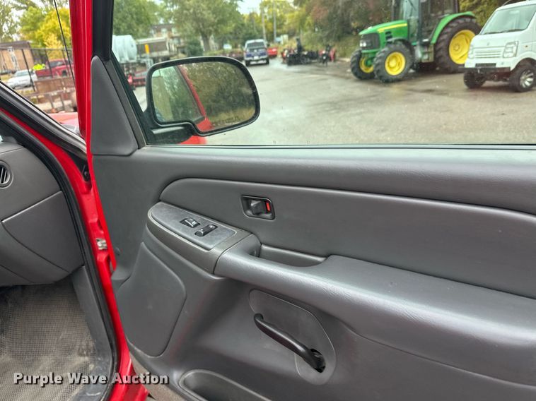 image for item EL0026 2005 Chevrolet Silverado 1500 Ext. Cab pickup truck