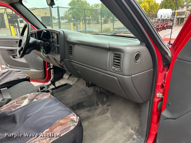 image for item EL0026 2005 Chevrolet Silverado 1500 Ext. Cab pickup truck