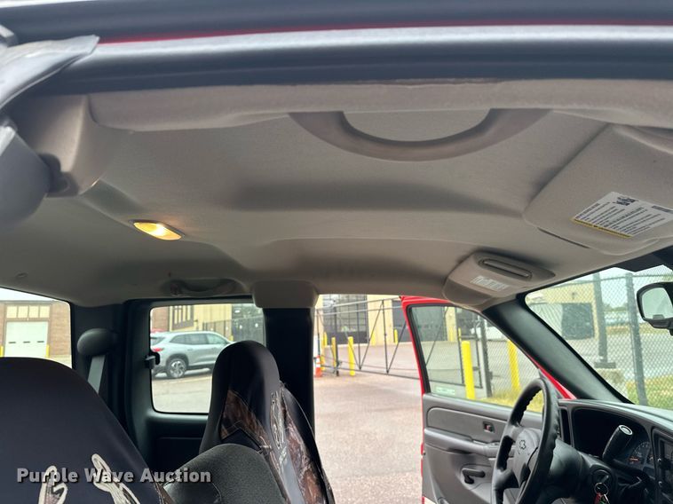 image for item EL0026 2005 Chevrolet Silverado 1500 Ext. Cab pickup truck