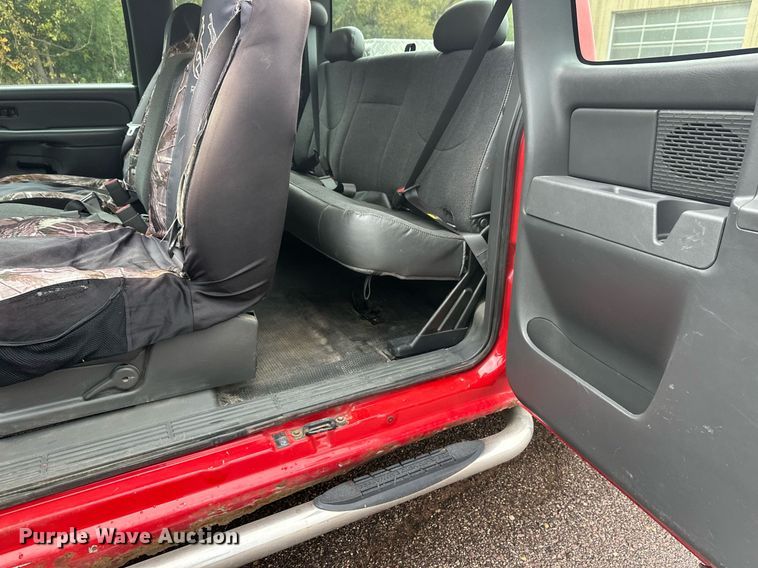 image for item EL0026 2005 Chevrolet Silverado 1500 Ext. Cab pickup truck