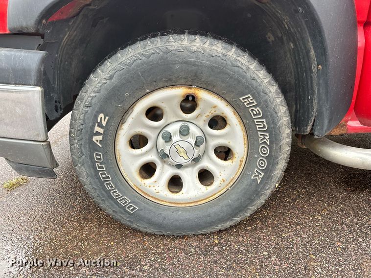 image for item EL0026 2005 Chevrolet Silverado 1500 Ext. Cab pickup truck